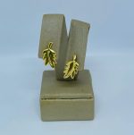 BRINCO FOLHA ORGANICO BANHO DOURADO