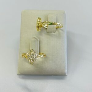 ANEL LOSANGO E LADO TORC. BANHO DOURADO