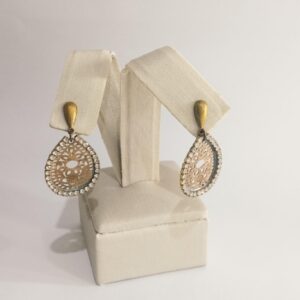 BRINCO BASE GOTA LISA E PEDRAS BRUTO