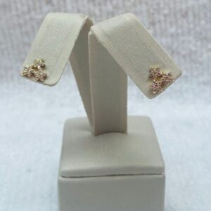 BRINCO 3 FLORES TRIANG. CRAV.  BANHO DOURADO