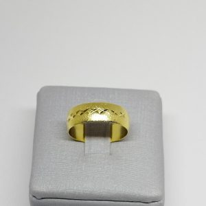 ALIANCA 6MM XZINHO FOSCO ABALOADA SM BANHO DOURADO