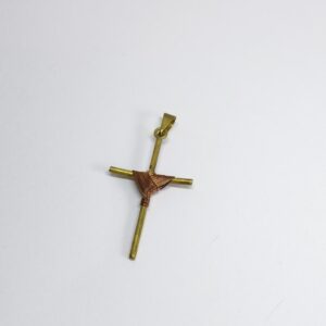 BRINCO CORACAO COM UMA ZIRC BANHO DOURADO