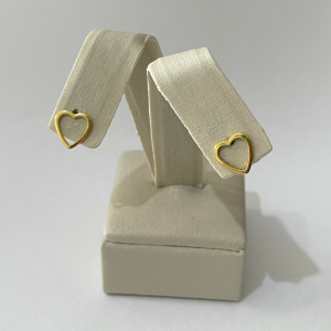 BRINCO G CORACAO VAZADO BANHO DOURADO